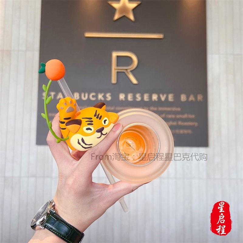 Starbucks China 520ml 2022 new year tiger series shadow glass cup with tiger straw