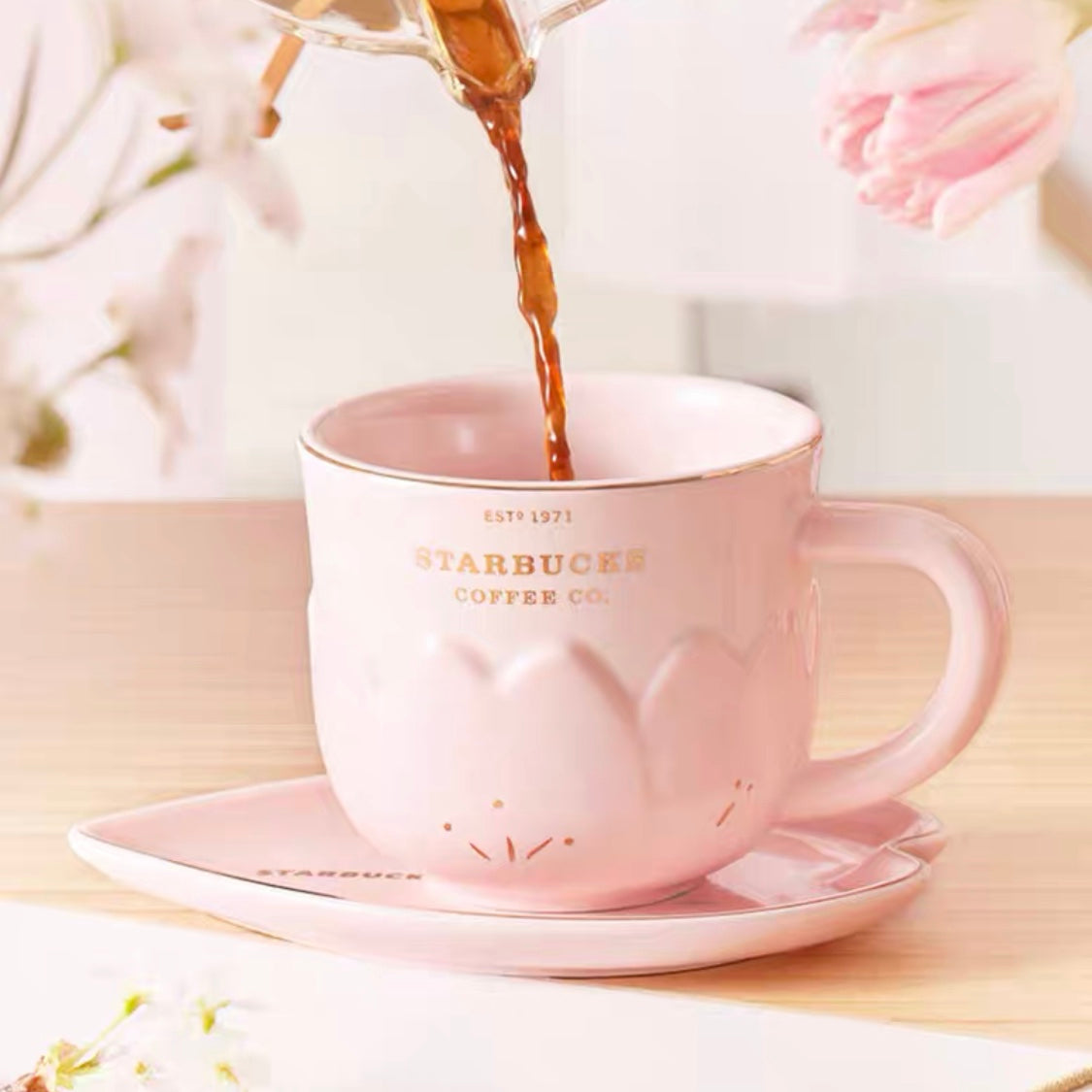 Starbucks China 2022 Sakura Season 280ml pink sakura ceramics mug with petal ceramics plate