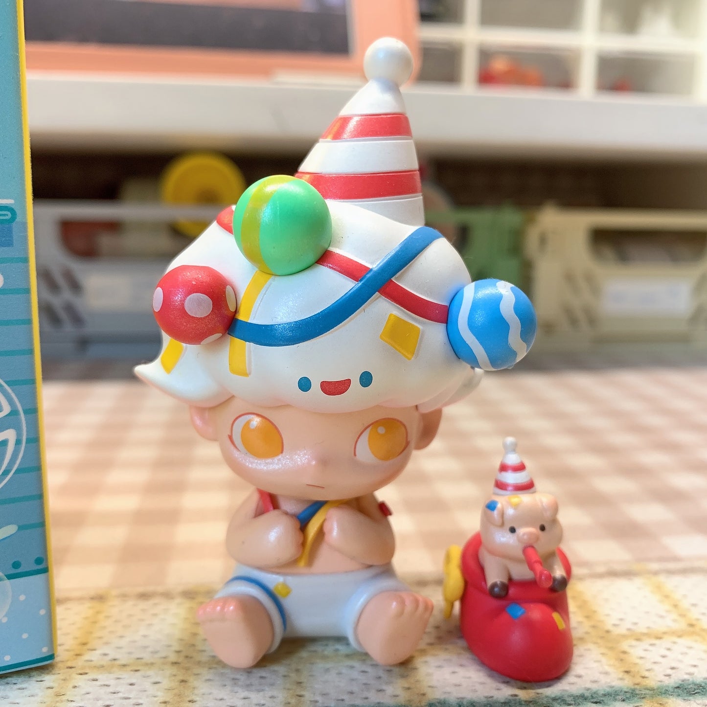 【PRELOVED and SALE 】POPMART Dimoo blind box toy Pets Vacation Party for Piggy