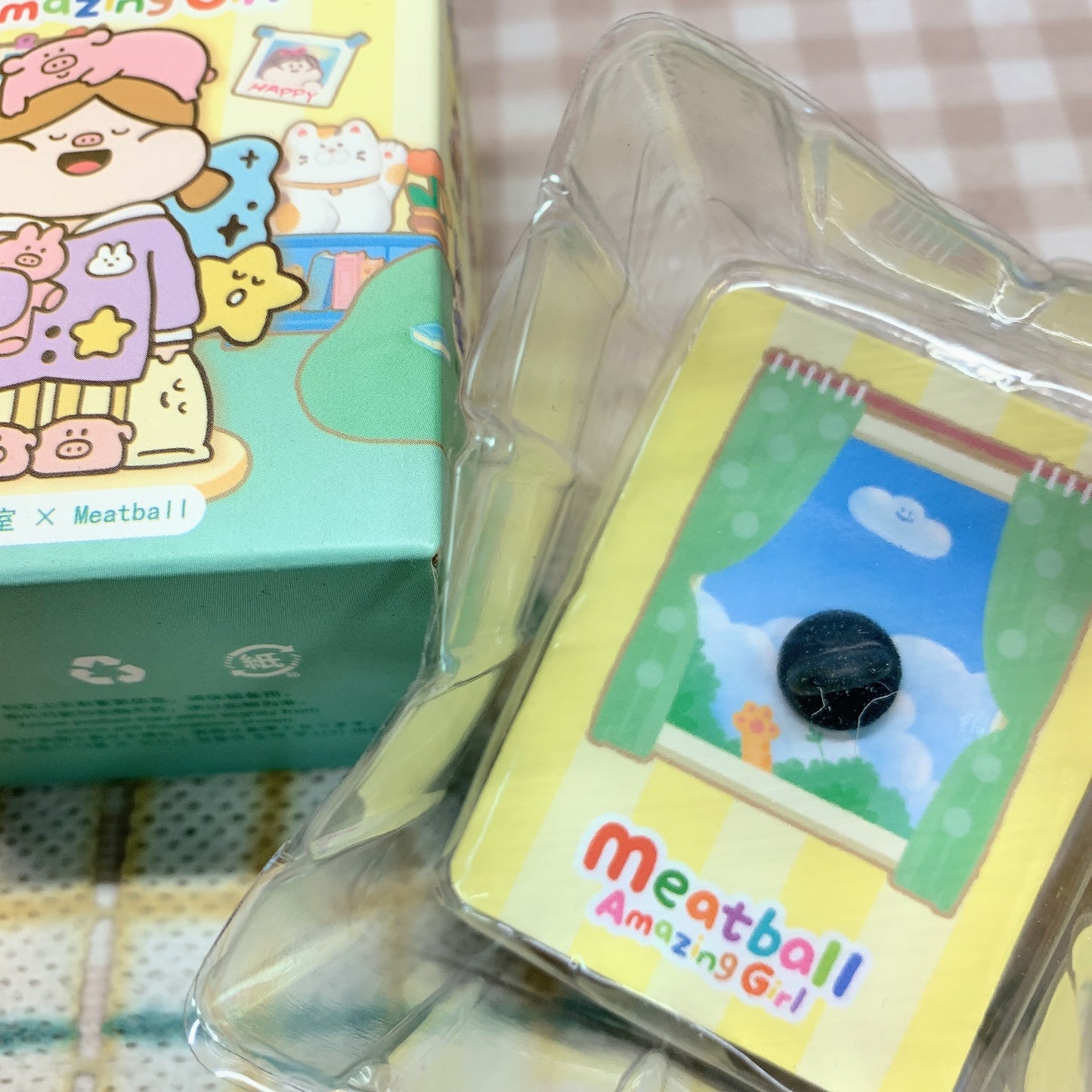 【PRELOVED and SALE 】Meatball blind box pin Amazing Girl series Milk Tea Girl
