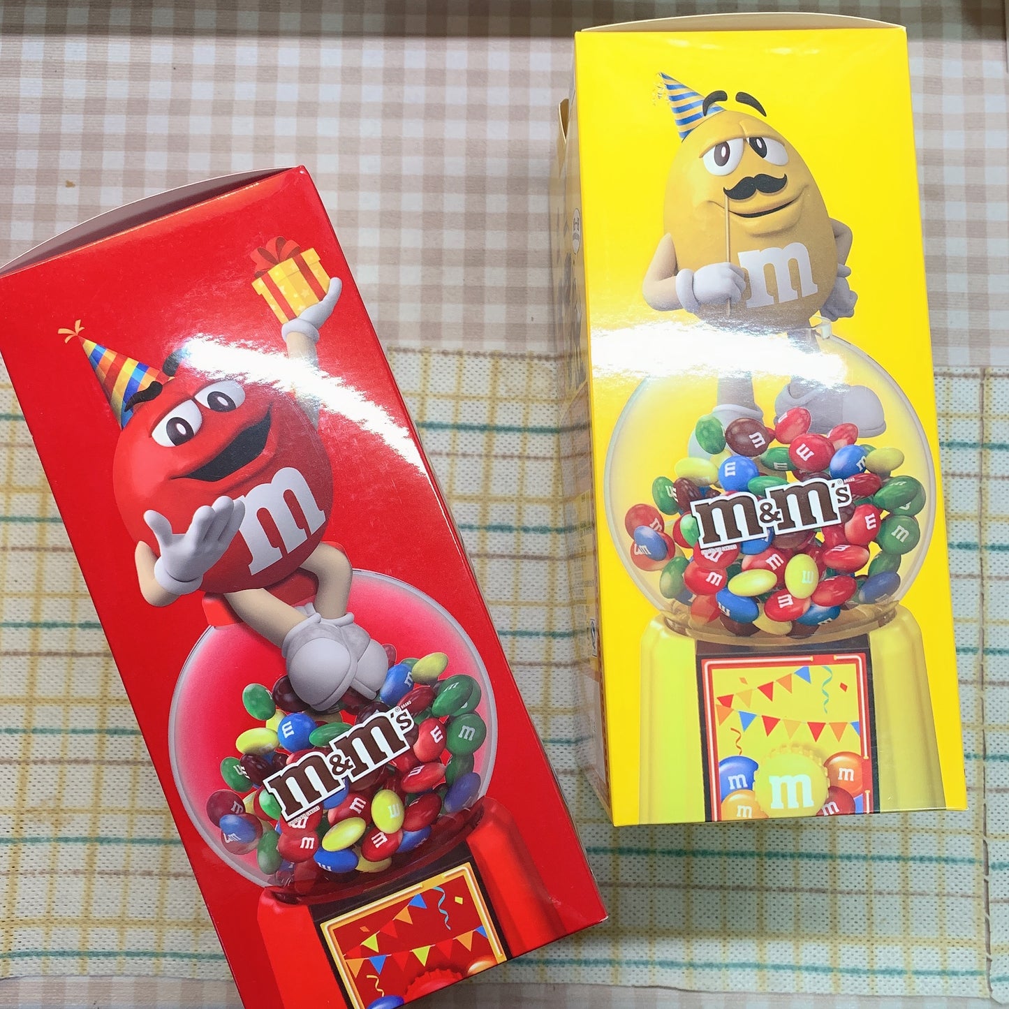 M & M‘s mini candy machine