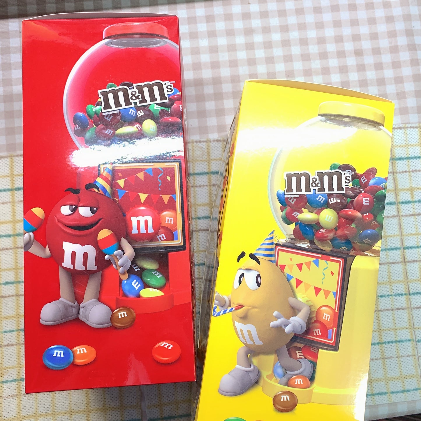 M & M‘s mini candy machine
