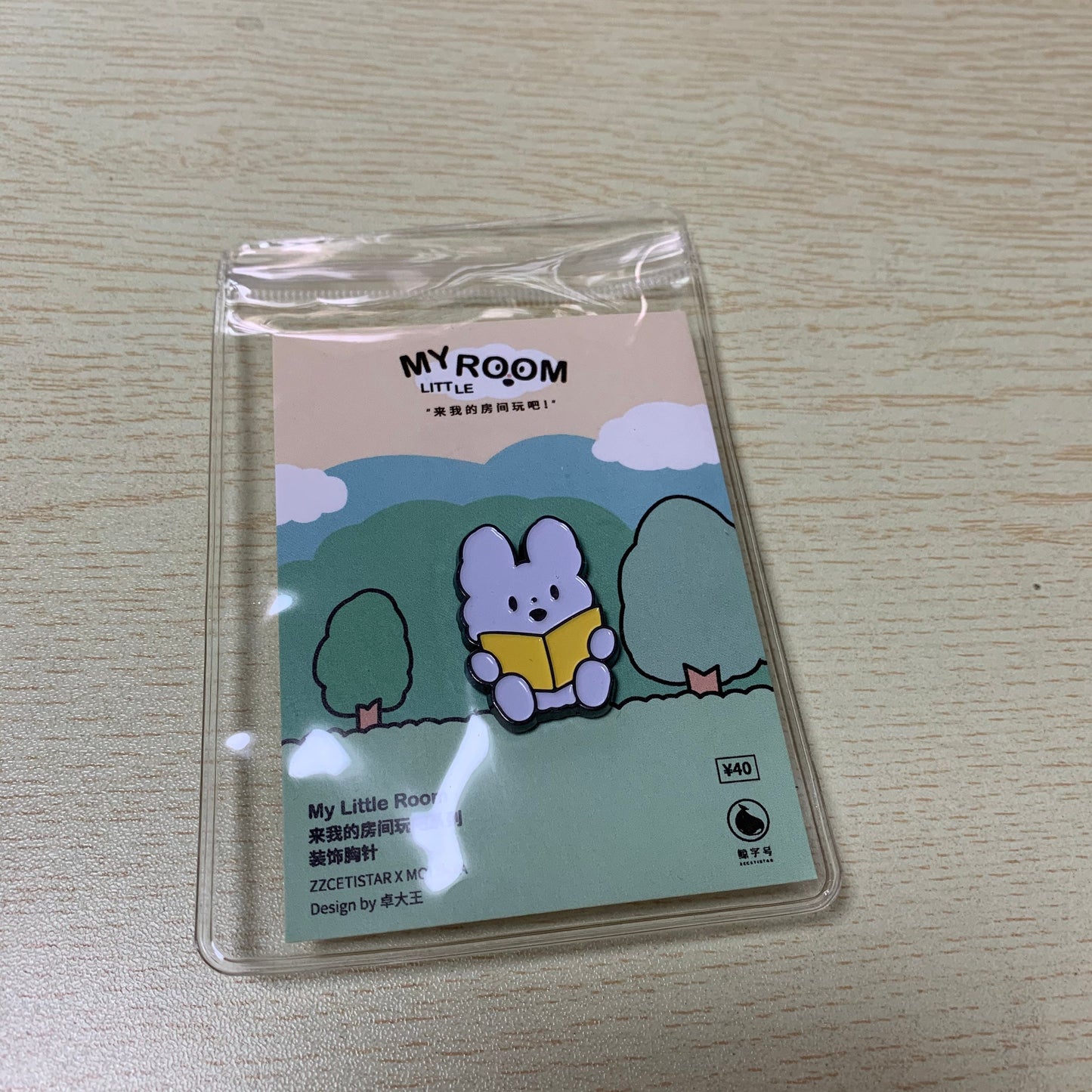 Molinta exhibition limited pin