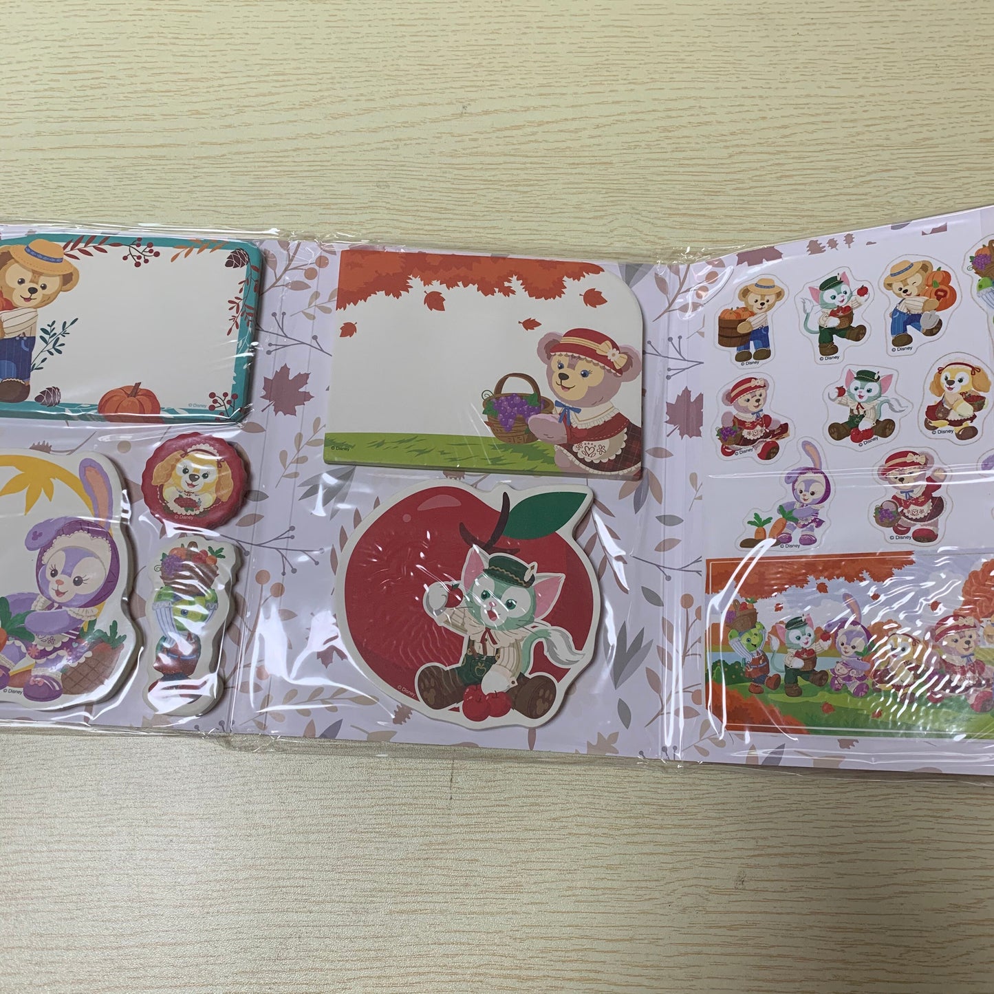Shanghai Disneyland autumn Duffy and friends memo and sticker set