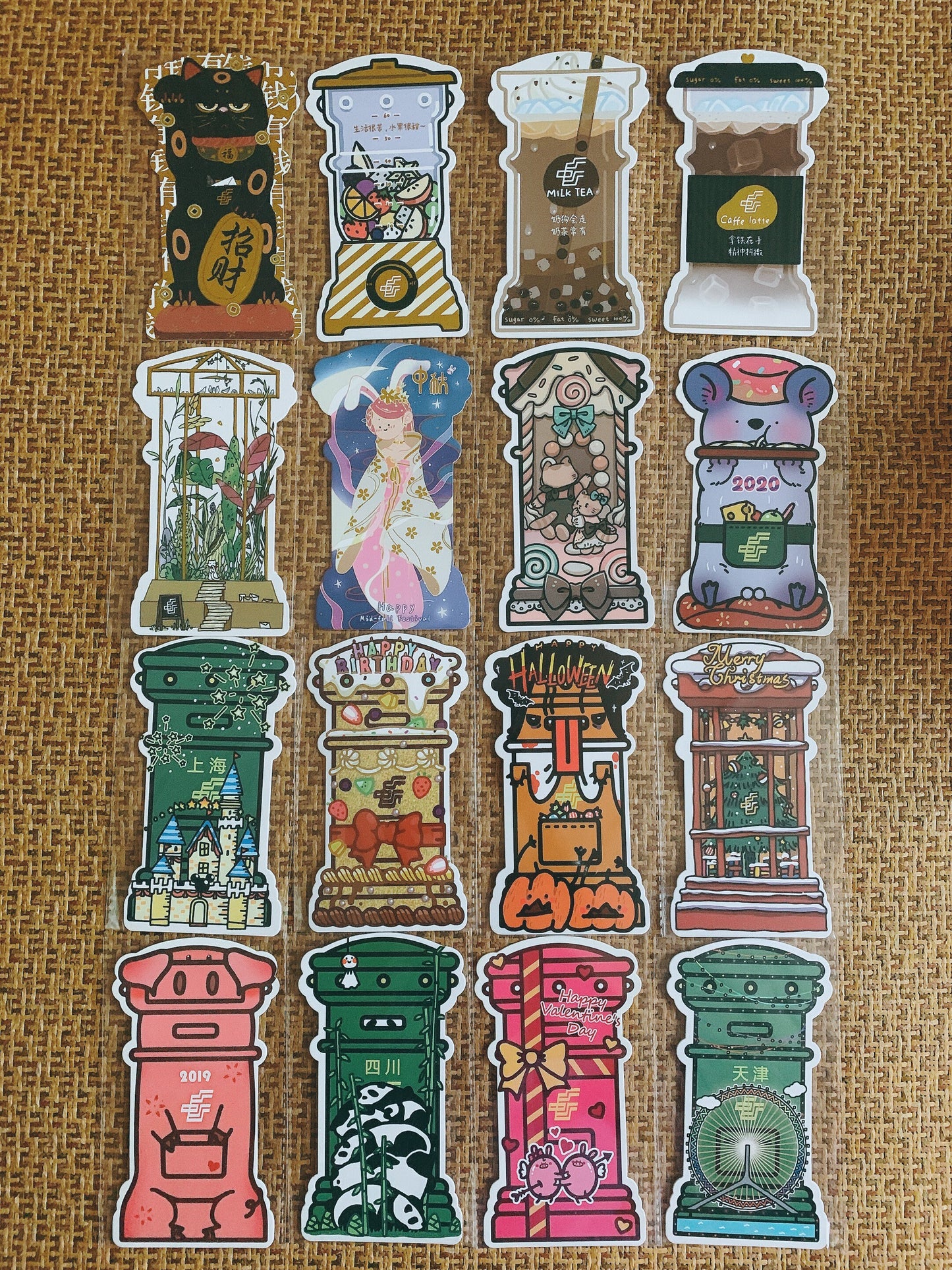 Mailbox shaped postcards set