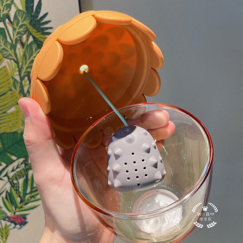 Starbucks China 414ml 2021 autumn forest acorn glass cup with hedgehog tea strainer