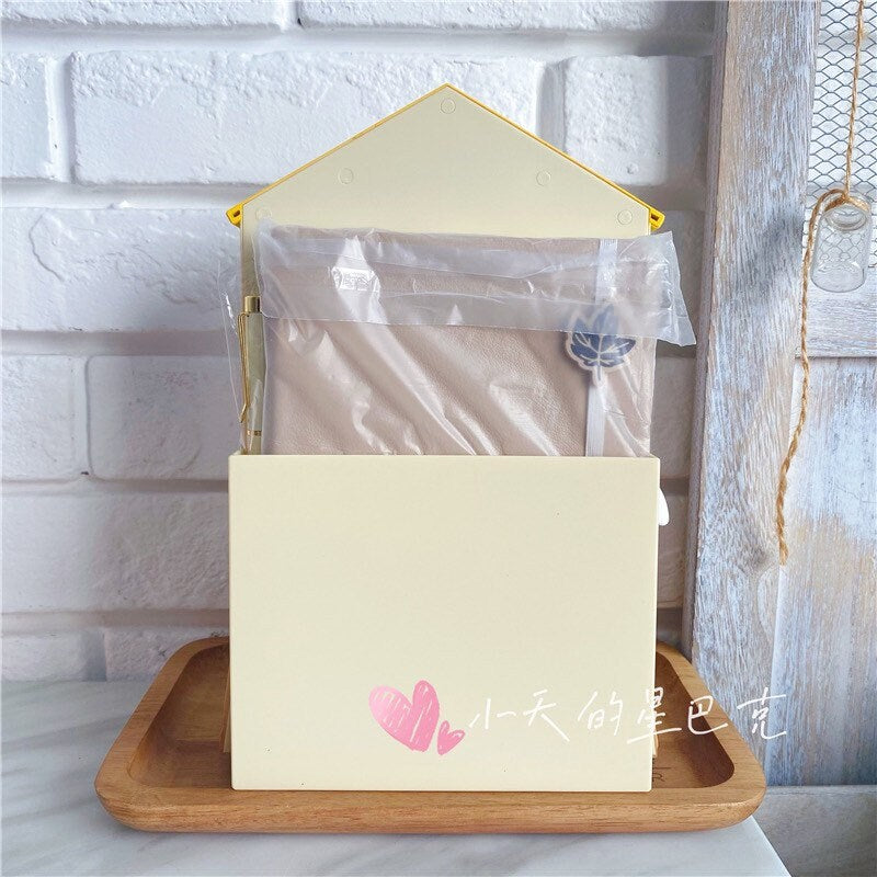 Starbucks China 2021 autumn theme table decoration with notebook & pen set