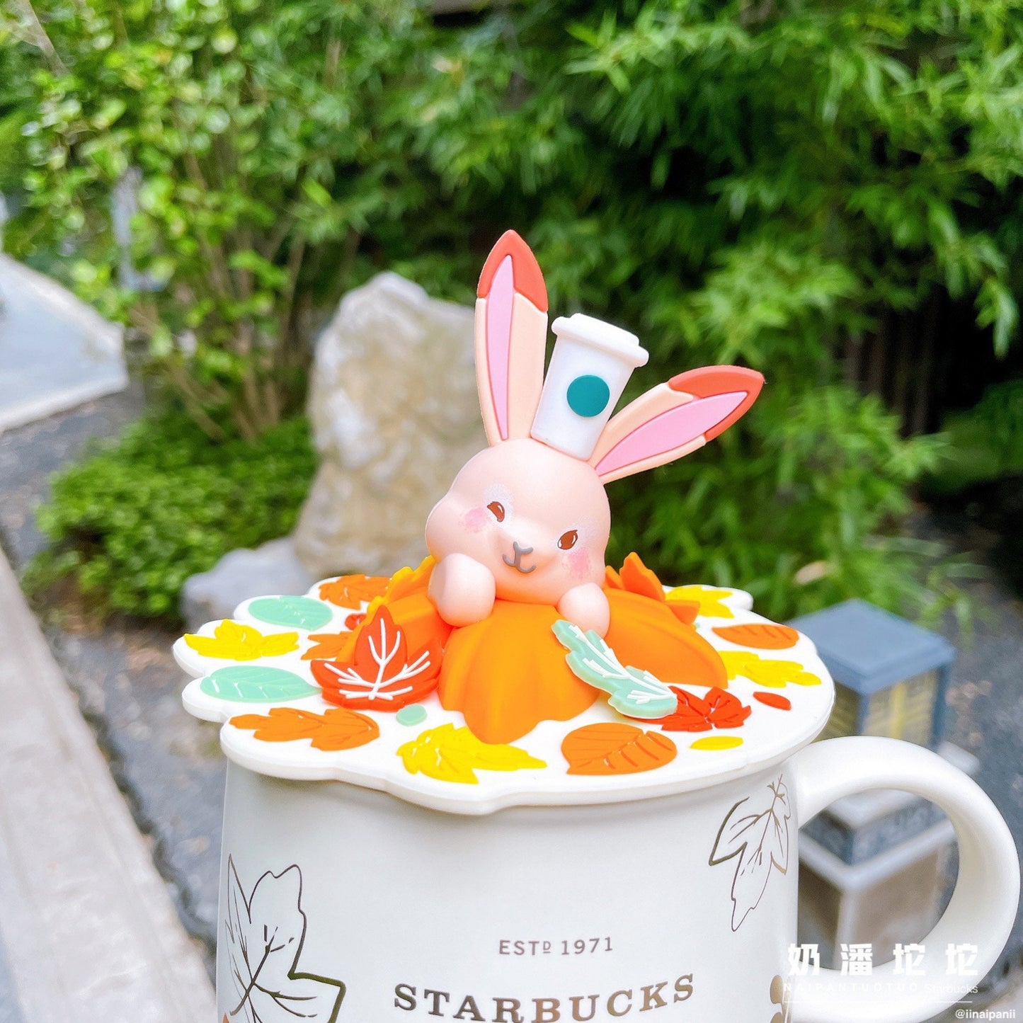 Starbucks China 355ml 2021 autumn forest maple leaves with rabbit ceramics mug