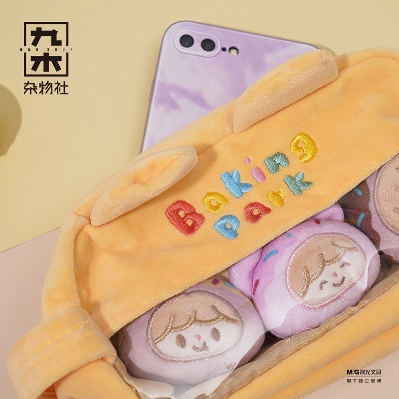 Molinta 「Baking Park」series stationery plush storage bag with 3 plush breastpin