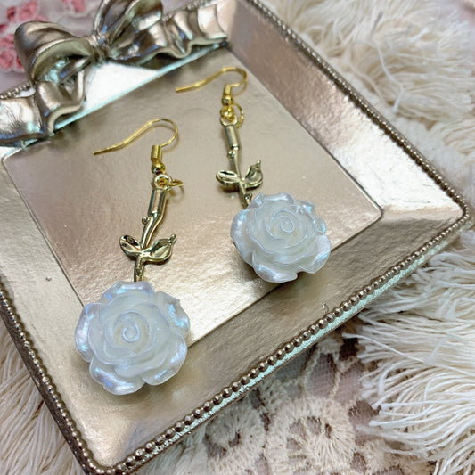 Moya handmade earrings「 white rose」
