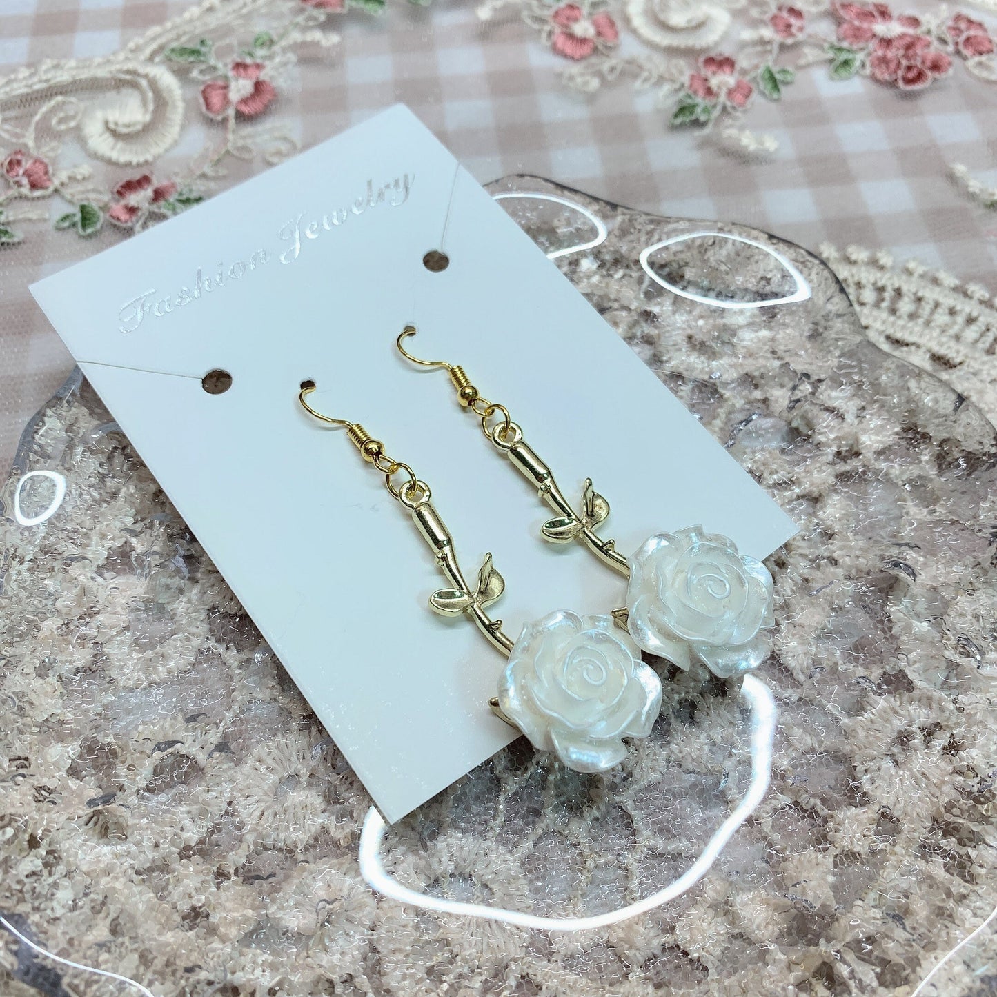 Moya handmade earrings「 white rose」