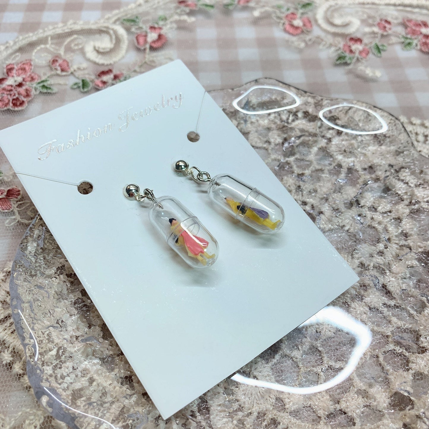 Moya handmade earrings「Space capsule」