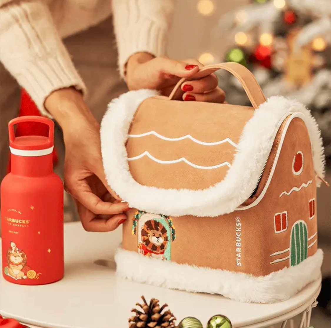 Starbucks China 355ml 2021 Christmas red lion vacuum cup with snowhouse bag