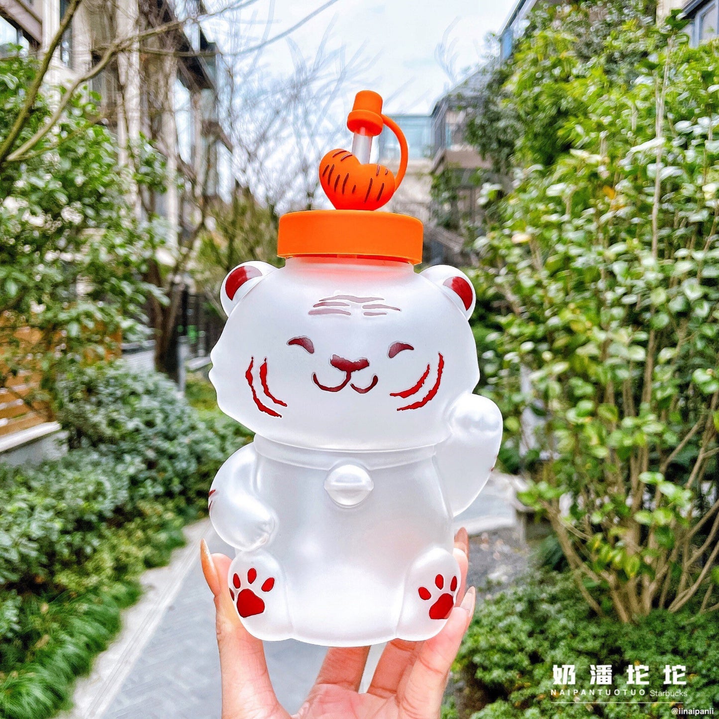 Starbucks China 700ml 2022 new year tiger series tiger glass straw cup