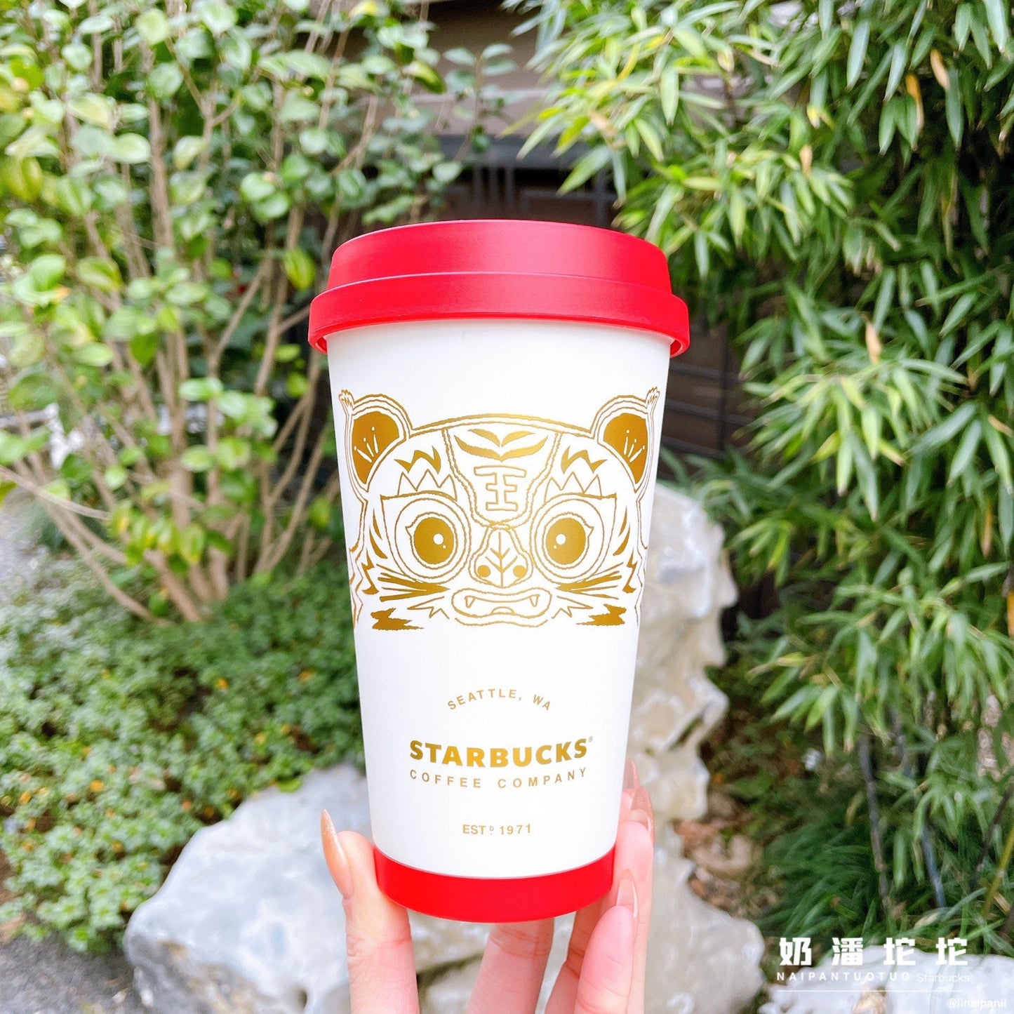 Starbucks China 370ml 2022 new year tiger series Chinese traditional tiger vacuum cup with same pattern cup holder bag