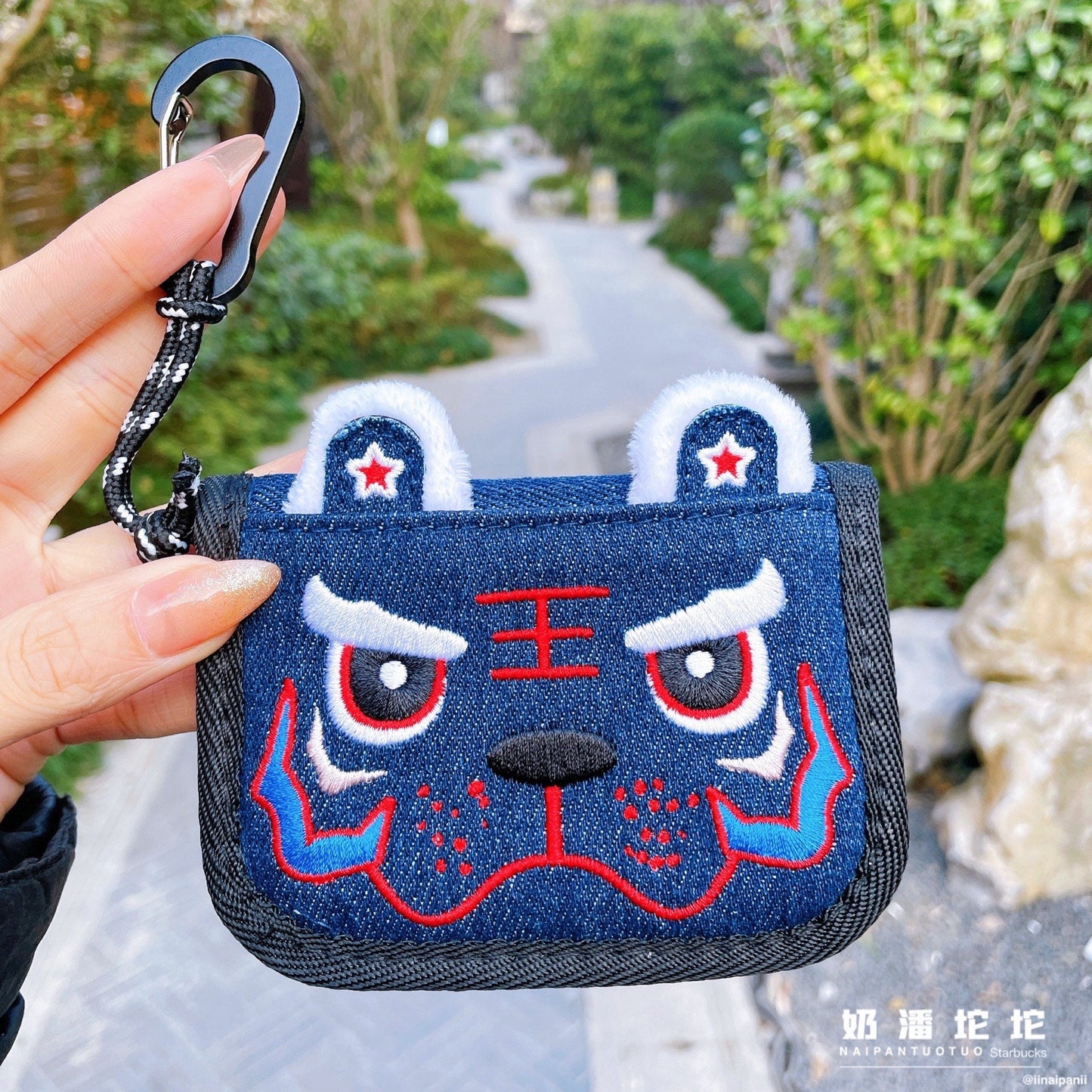 Starbucks China 2022 new year tiger series Chinese traditional tiger embroider cards holder（red/blue）