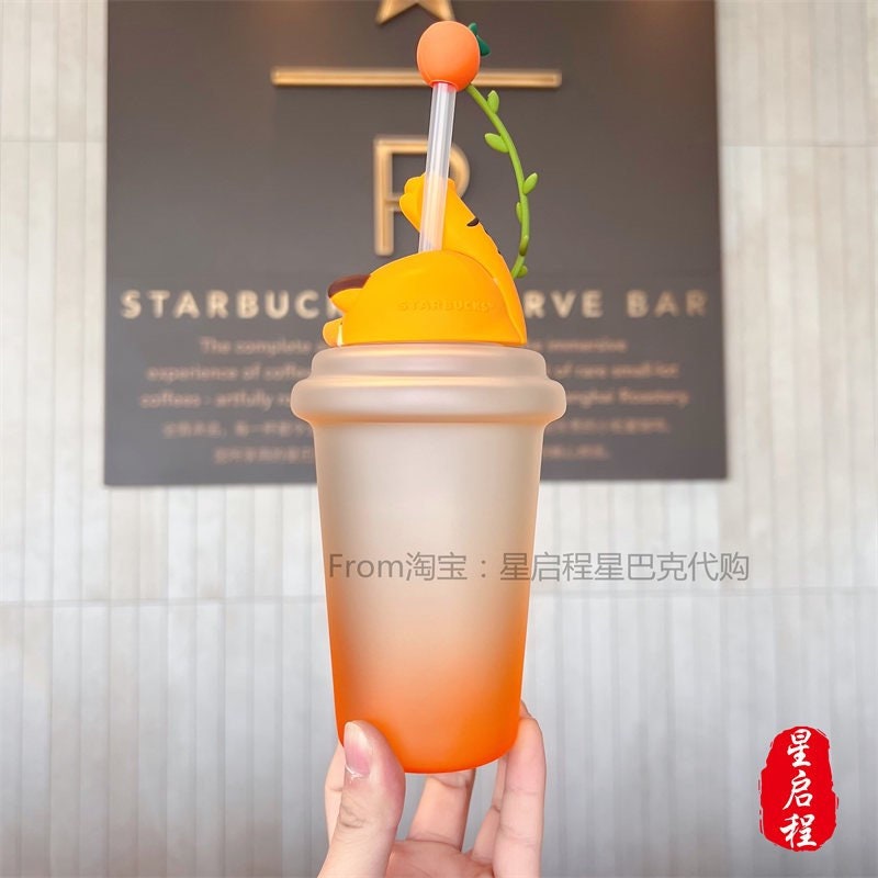 Starbucks China 520ml 2022 new year tiger series shadow glass cup with tiger straw