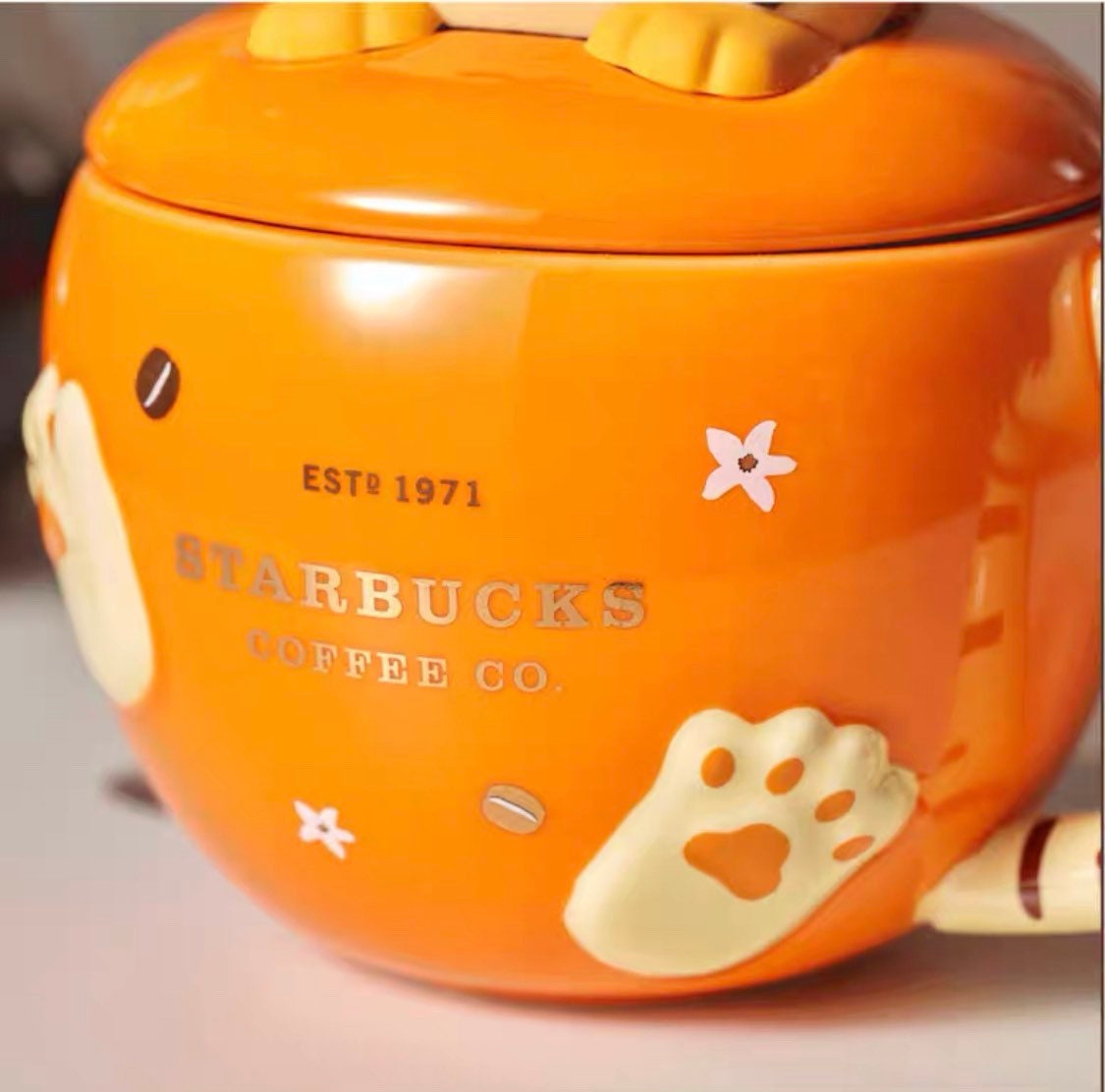 Starbucks China 300ml 2022 new year cute tiger series orange shape ceramics mug with tiger cover