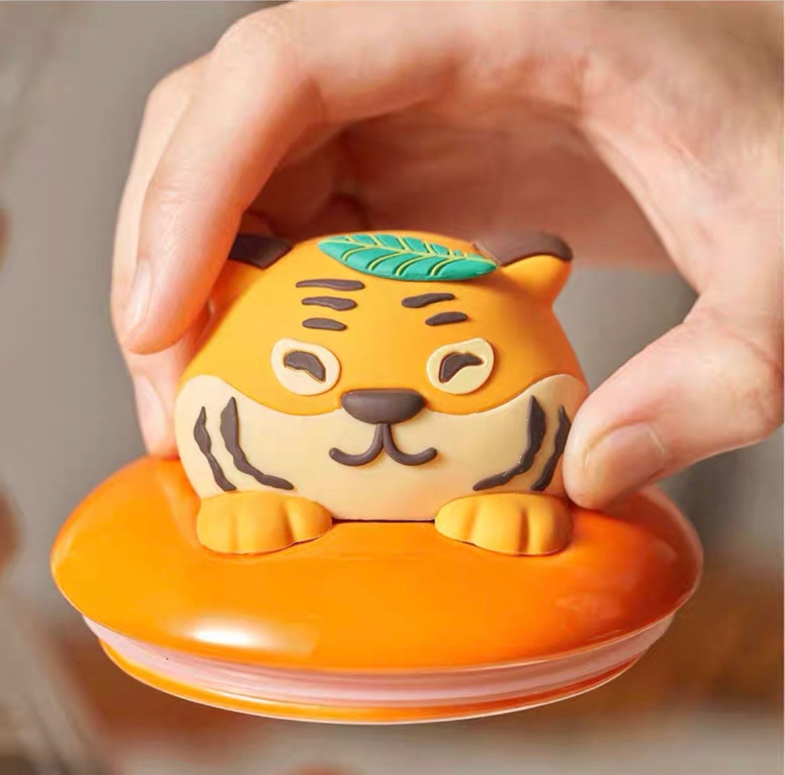 Starbucks China 300ml 2022 new year cute tiger series orange shape ceramics mug with tiger cover