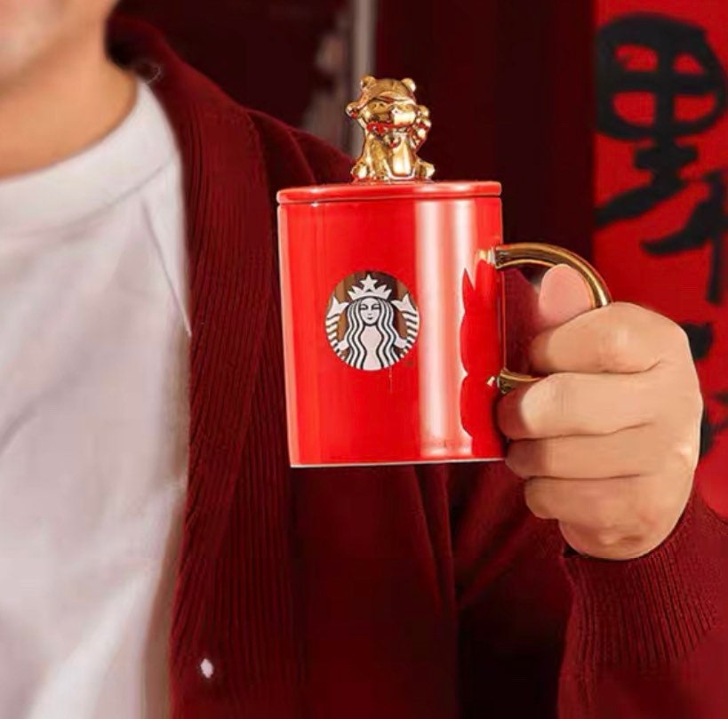Starbucks China 400ml 2022 new year cute tiger series red ceramics mug with golden tiger cup cover