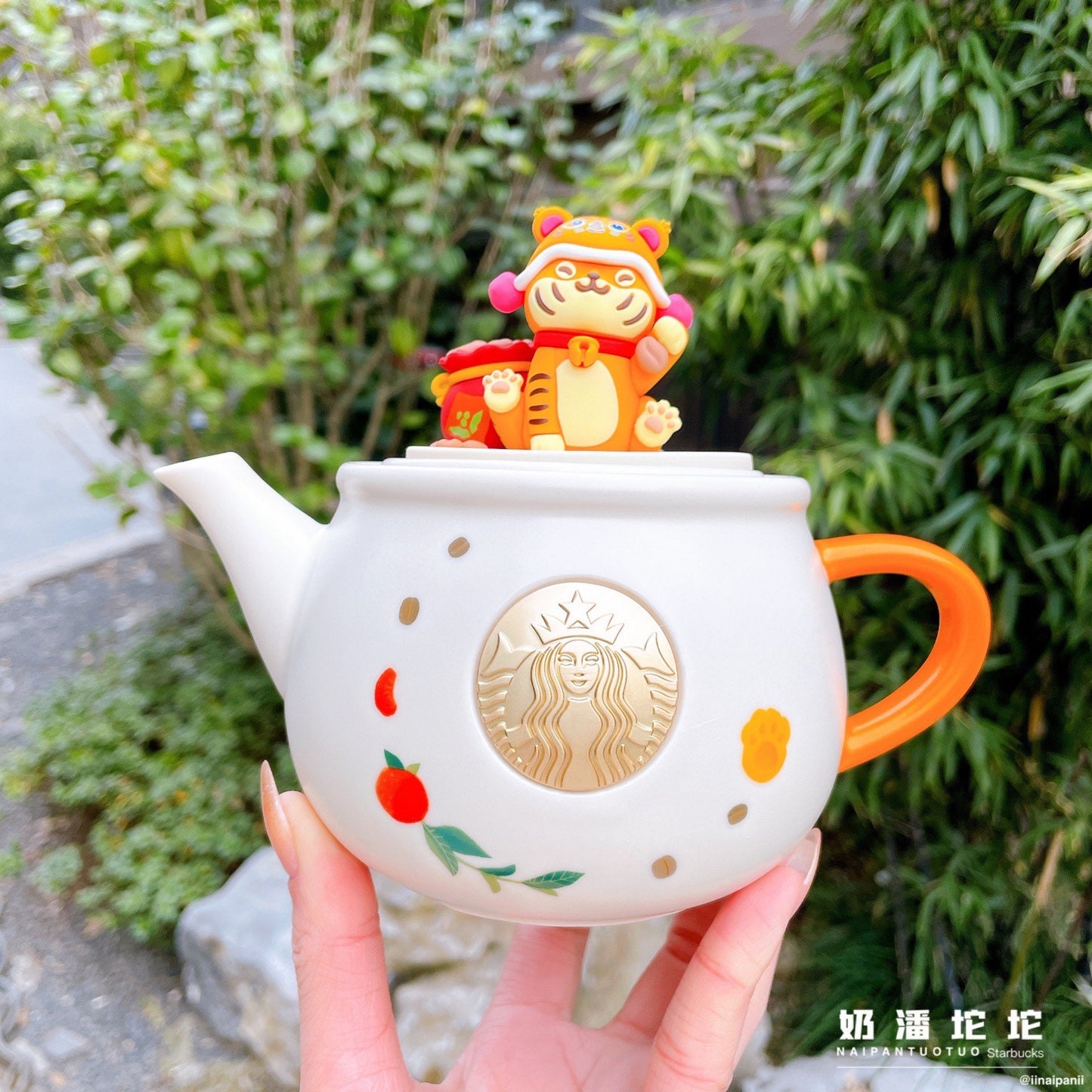 Starbucks China 180+480ml 2022 new year tiger series tiger ceramics pot with glass cup set