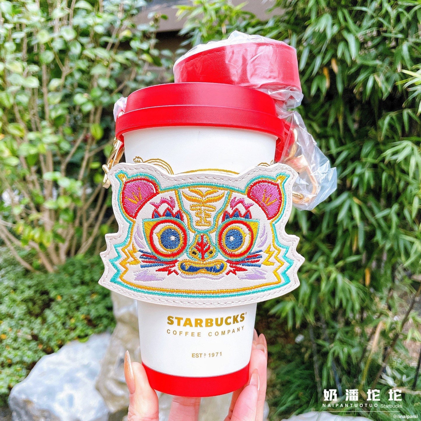 Starbucks China 370ml 2022 new year tiger series Chinese traditional tiger vacuum cup with same pattern cup holder bag