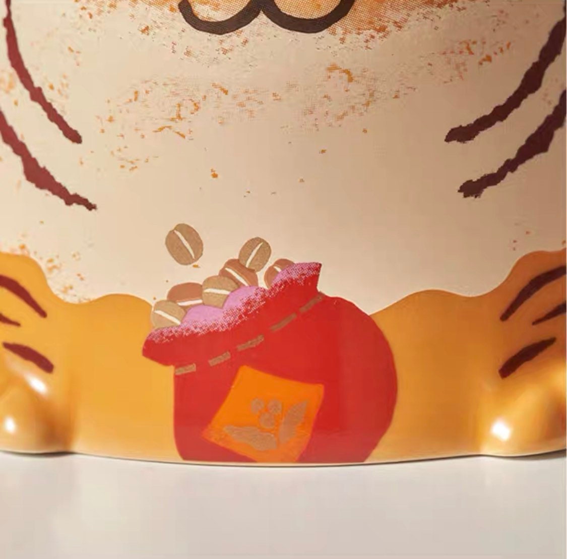 Starbucks China 414ml 2022 new year cute tiger series tiger shape with lucky bag ceramics mug