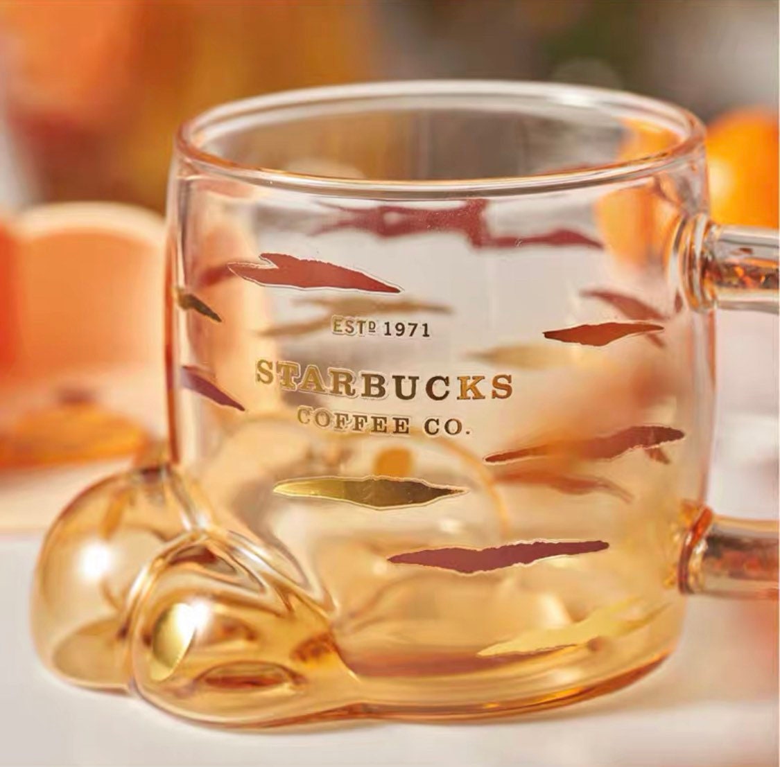 Starbucks China 440ml 2022 new year cute tiger series tiger clawglass cup with claw cup mat