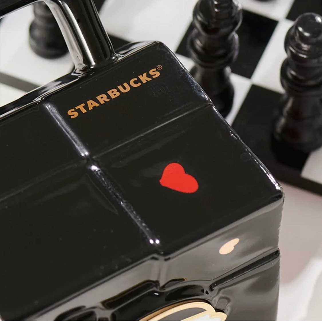 Starbucks China 414ml Valentine‘s Day chess series red&black chess checkerboard stamp ceramics mug
